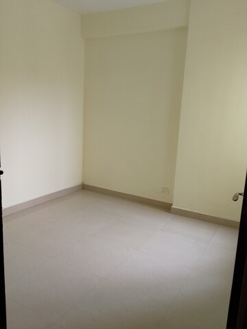 Room in 2 BHK Apartment at Amrapali Enchante, Tech Zone 4 Greater Noida – for Rent
