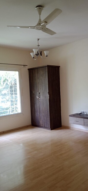 Room in 3 BHK Apartment at Sobha Dew Flower, Jp Nagar – for Rent