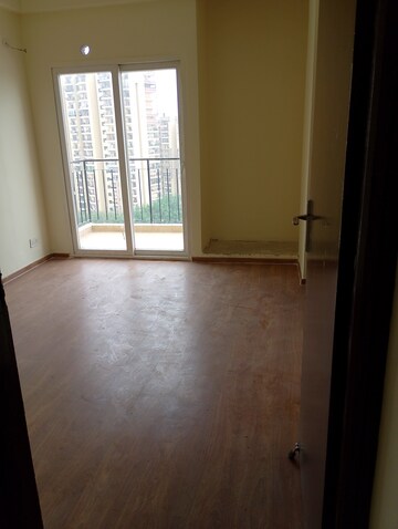 Room in 2 BHK Apartment at Amrapali Enchante, Tech Zone 4 Greater Noida – for Rent
