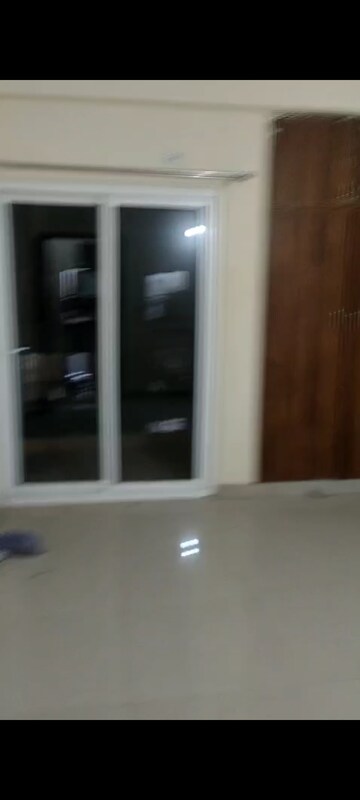 Room in 3 BHK Apartment at Antriksh Golf Link, Sector 1 Greater Noida – for Rent