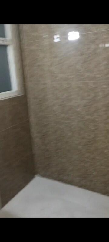 Room in 3 BHK Apartment at Antriksh Golf Link, Sector 1 Greater Noida – for Rent