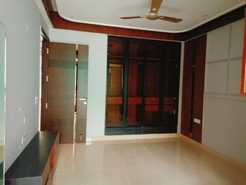 Furnished Amenities in 3 BHK Builder Floor at Sector 9 – for Sale