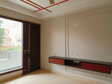 Room in 3 BHK Builder Floor at Sector 9 – for Sale
