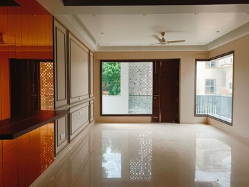 Room in 3 BHK Builder Floor at Sector 9 – for Sale