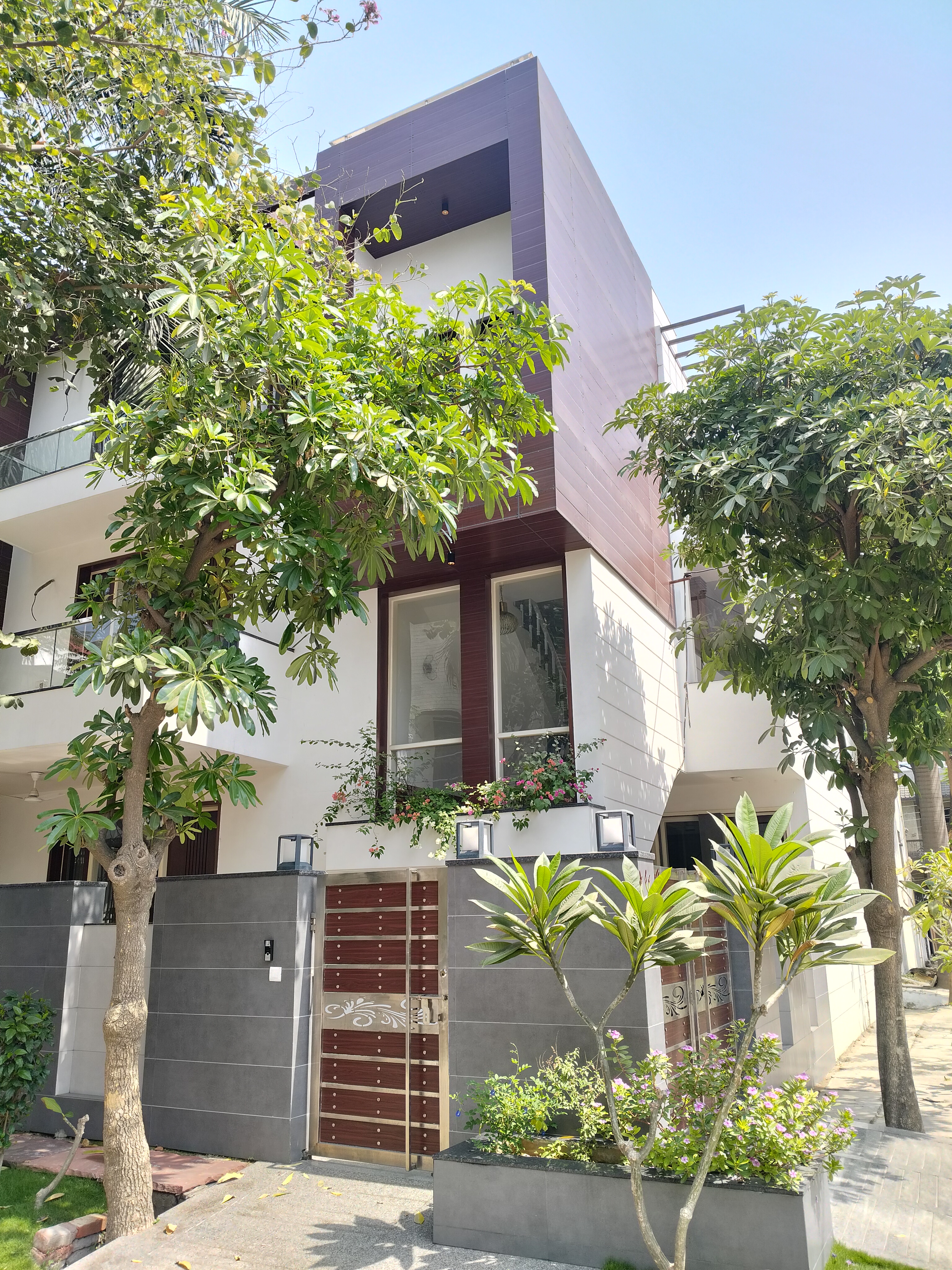 2 BHK + Pooja Room Independent House For Rent in Noida Sector 30