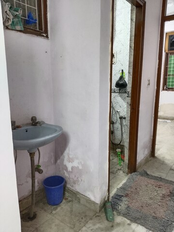 Bathroom in 1 BHK Apartment at Khirki Extension – for Rent