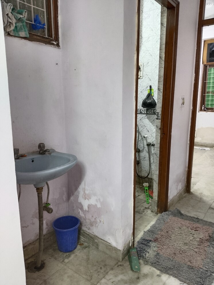 Bathroom, khirki extension 1 Bedroom 600 Sq.Ft. Apartment In Khirki Extension Delhi 8749514