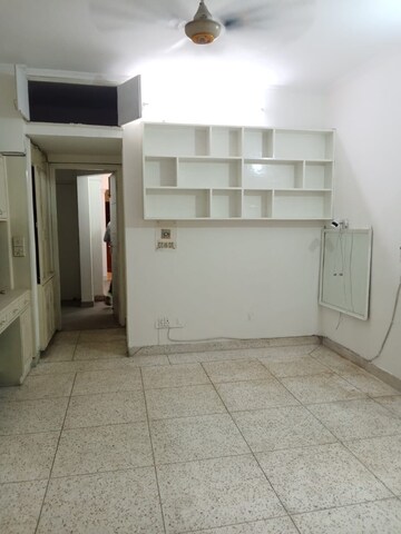 Room in 3 BHK Builder Floor at Veera Safdarjung Enclave, Safdarjung Enclave – for Rent