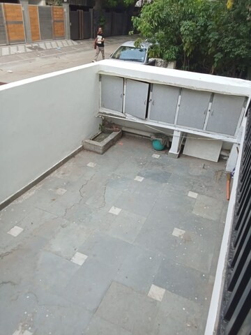 Balcony in 3 BHK Builder Floor at Veera Safdarjung Enclave, Safdarjung Enclave – for Rent