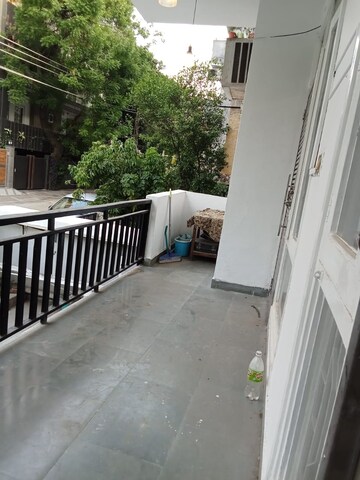 Balcony in 3 BHK Builder Floor at Veera Safdarjung Enclave, Safdarjung Enclave – for Rent