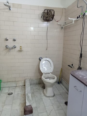 Attached Bathroom in 3 BHK Builder Floor at Veera Safdarjung Enclave, Safdarjung Enclave – for Rent