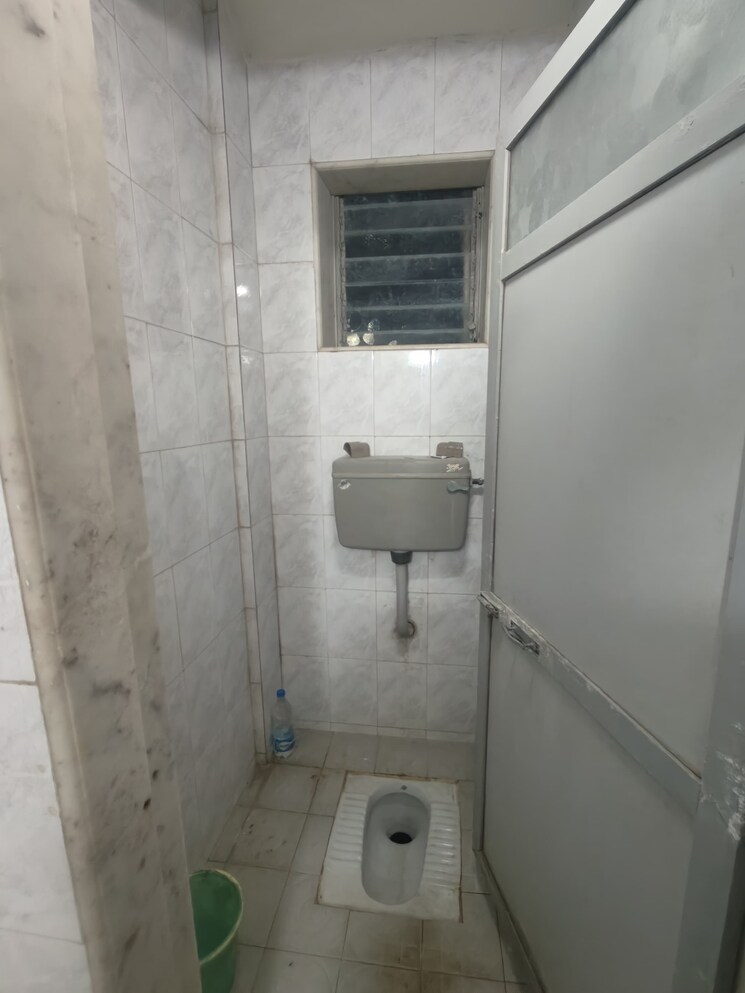 Bathroom, mx-infra-heights 1 RK 225 Sq.Ft. Apartment In Elphinstone Road Mumbai 8749597