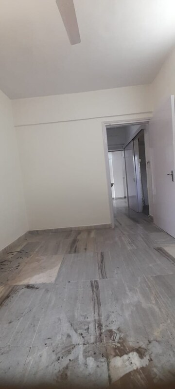 Room in 1 BHK Apartment at Raheja Township, Malad East – for Rent