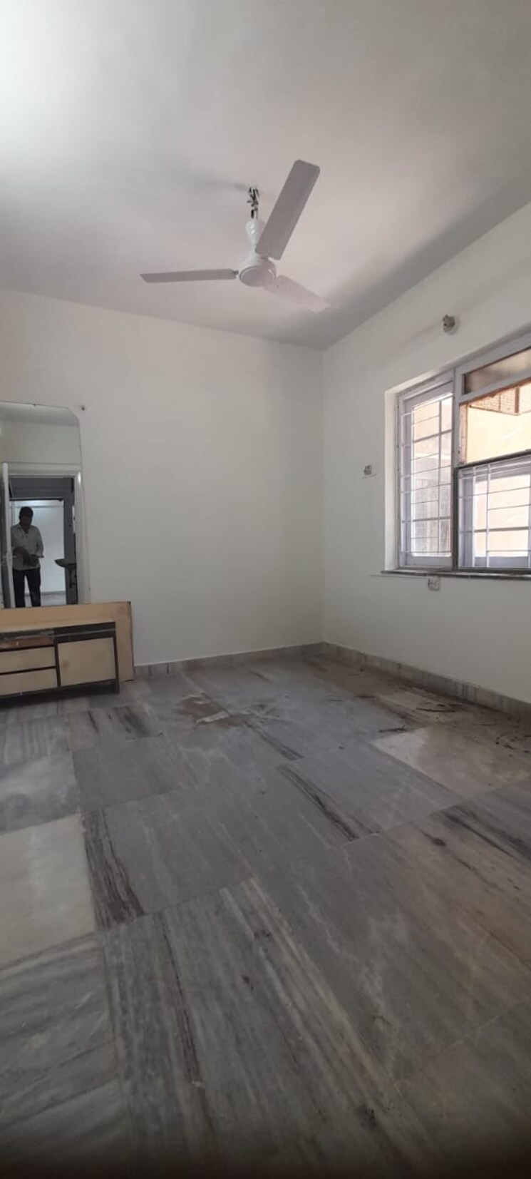 Room, raheja-township 1 Bedroom 400 Sq.Ft. Apartment In Malad East Mumbai 8749684