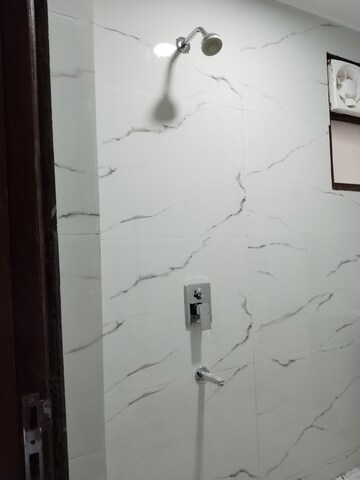 Bathroom in 2 BHK Apartment at Khirki Extension – for Rent