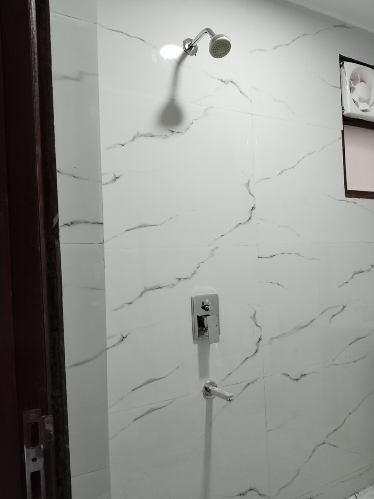 Bathroom, khirki extension 2 Bedroom 850 Sq.Ft. Apartment In Khirki Extension Delhi 8749643