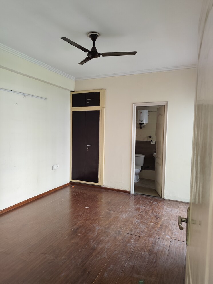 Room, maxblis-white-house 2.5 Bedroom 1200 Sq.Ft. Apartment In Sector 75 Noida 8749717