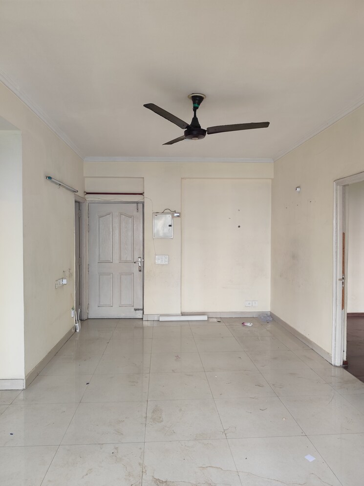 Room, maxblis-white-house 2.5 Bedroom 1200 Sq.Ft. Apartment In Sector 75 Noida 8749717