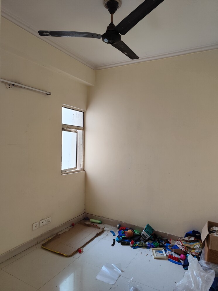 Room, maxblis-white-house 2.5 Bedroom 1200 Sq.Ft. Apartment In Sector 75 Noida 8749717