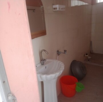  1 BHK Villa at Aliganj – for Rent