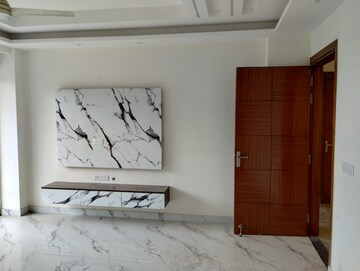 Room in 3 BHK Builder Floor at Sector 10a – for Sale