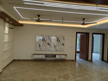 Room in 3 BHK Builder Floor at Sector 10a – for Sale