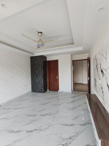 Room in 3 BHK Builder Floor at Sector 10a – for Sale