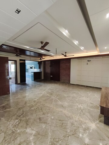 Room in 3 BHK Builder Floor at Sector 10a – for Sale