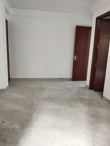 Room in 3 BHK Apartment at Khirki Extension – for Rent