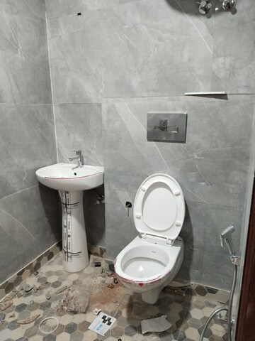 Bathroom in 3 BHK Apartment at Khirki Extension – for Rent