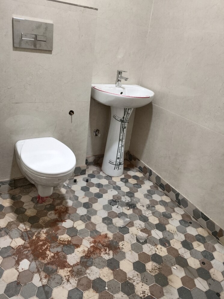 Bathroom, khirki extension 3 Bedroom 1250 Sq.Ft. Apartment In Khirki Extension Delhi 8749730