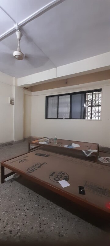 1 RK Apartment For Rent in Malad East