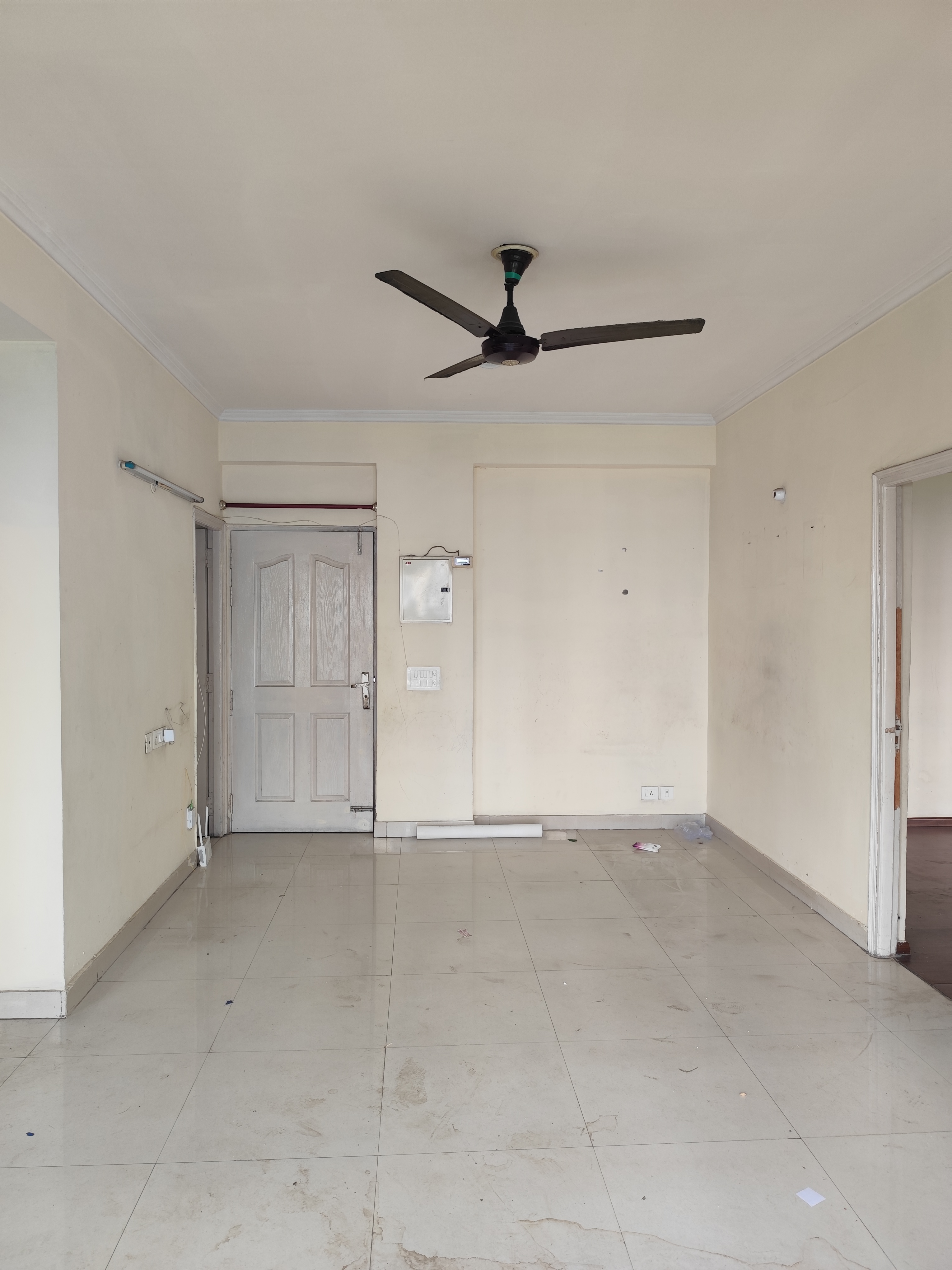 2 BHK + Study Room Apartment For Rent in Maxblis White House