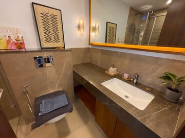 Team Area in 5 BHK Apartment at Piramal Aranya, Byculla – for Sale