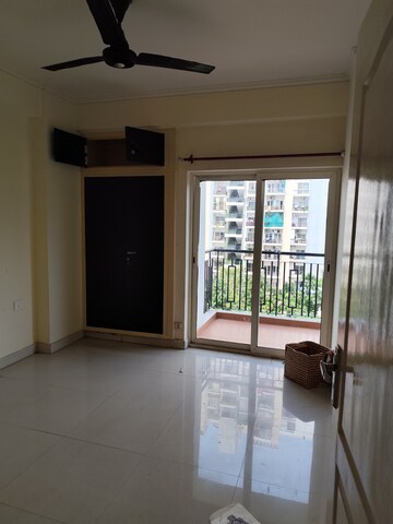 Room in 2 BHK Apartment at Maxblis White House, Sector 75 – for Rent