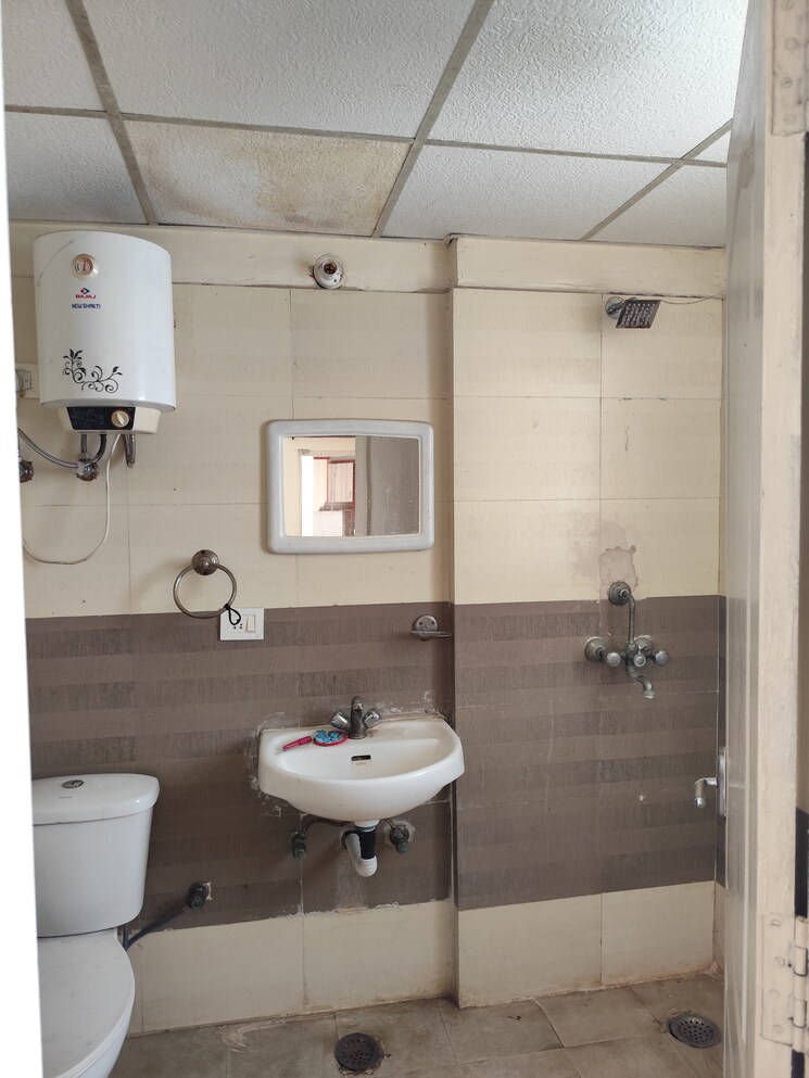 Bathroom, maxblis-white-house 2 Bedroom 900 Sq.Ft. Apartment In Sector 75 Noida 8749794
