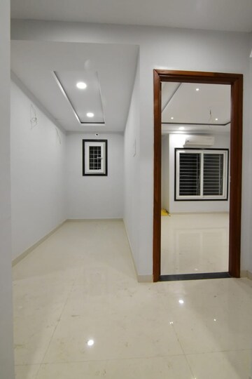 Room in 3 BHK Apartment at Subhash Nagar – for Rent