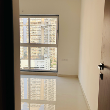 Room in 3 BHK Apartment at Runwal Nirvana, Dhabholkar Wadi – for Rent