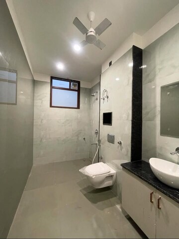 Bathroom in 2.5 BHK Builder Floor at Sector 33 – for Rent
