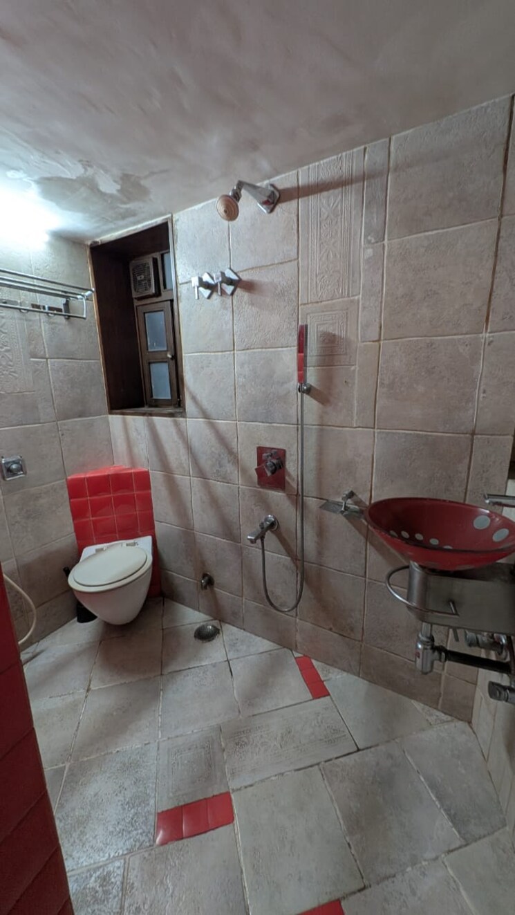 Bathroom, k-raheja-vivarea 3 Bedroom 2200 Sq.Ft. Apartment In Mahalaxmi Mumbai 8749986