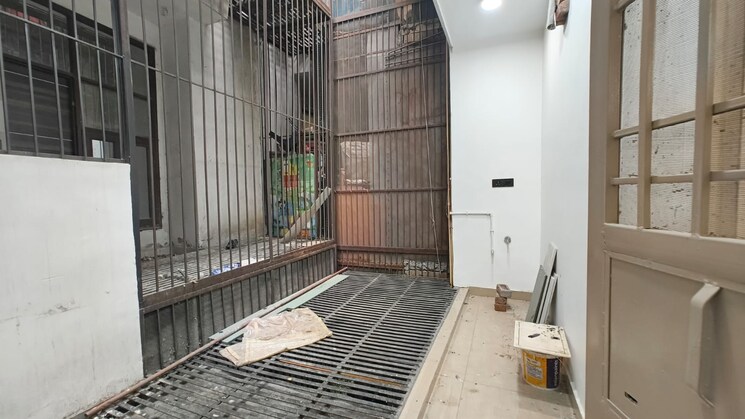 Balcony, aman-plaza 3 Bedroom 112 Sq.Mt. Builder Floor In Shakti Khand iv Ghaziabad 8750140