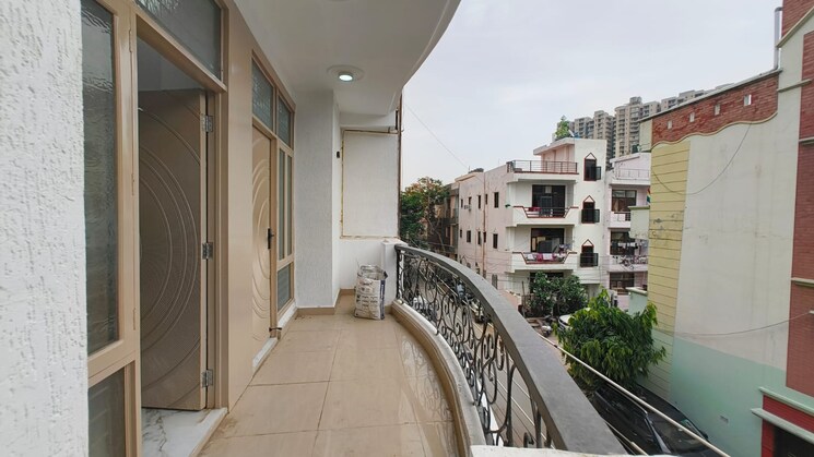 Balcony, aman-plaza 3 Bedroom 112 Sq.Mt. Builder Floor In Shakti Khand iv Ghaziabad 8750140