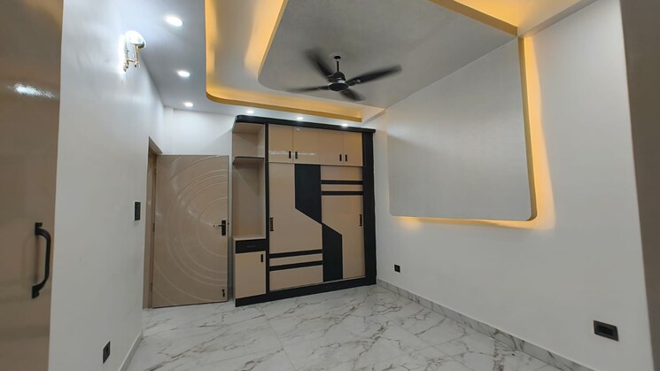 Room, aman-plaza 3 Bedroom 112 Sq.Mt. Builder Floor In Shakti Khand iv Ghaziabad 8750140