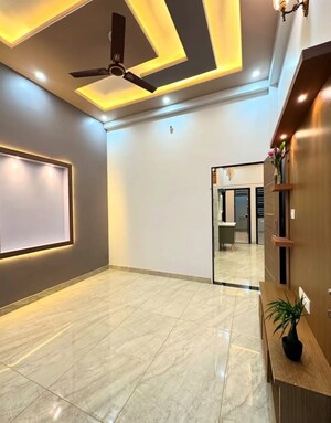 Room in 5 BHK Builder Floor at Sector 34 – for Sale