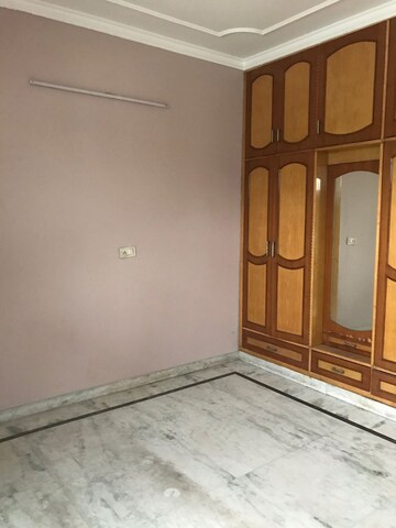 Room in 2 BHK Builder Floor at Sector 31 – for Rent