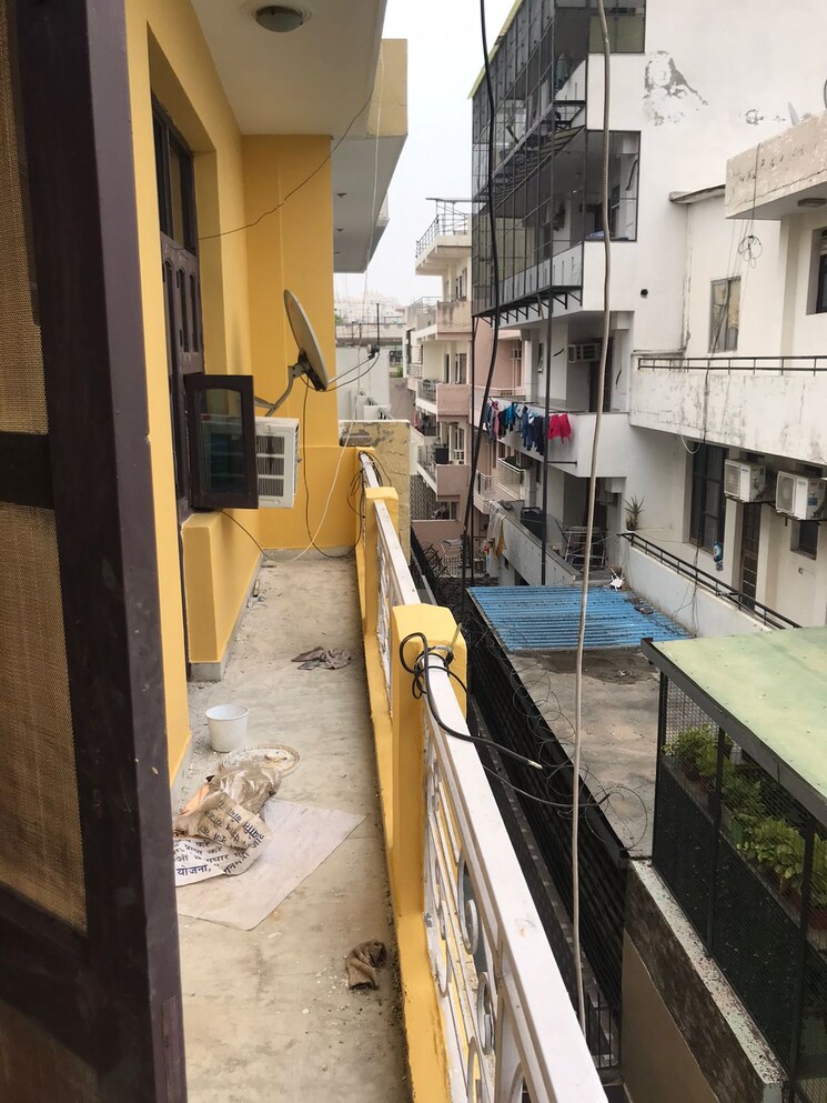 Balcony, sector 31 2 Bedroom 160 Sq.Yd. Builder Floor In Sector 31 Gurgaon 8750217