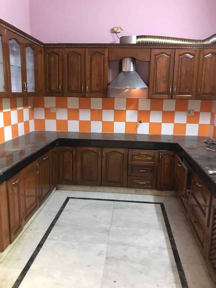 Kitchen, sector 31 2 Bedroom 160 Sq.Yd. Builder Floor In Sector 31 Gurgaon 8750217