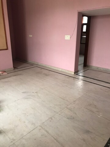 Room in 2 BHK Builder Floor at Sector 31 – for Rent