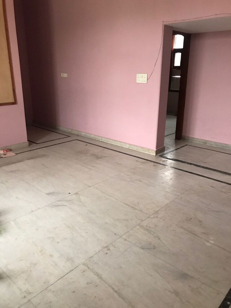 Room, sector 31 2 Bedroom 160 Sq.Yd. Builder Floor In Sector 31 Gurgaon 8750217