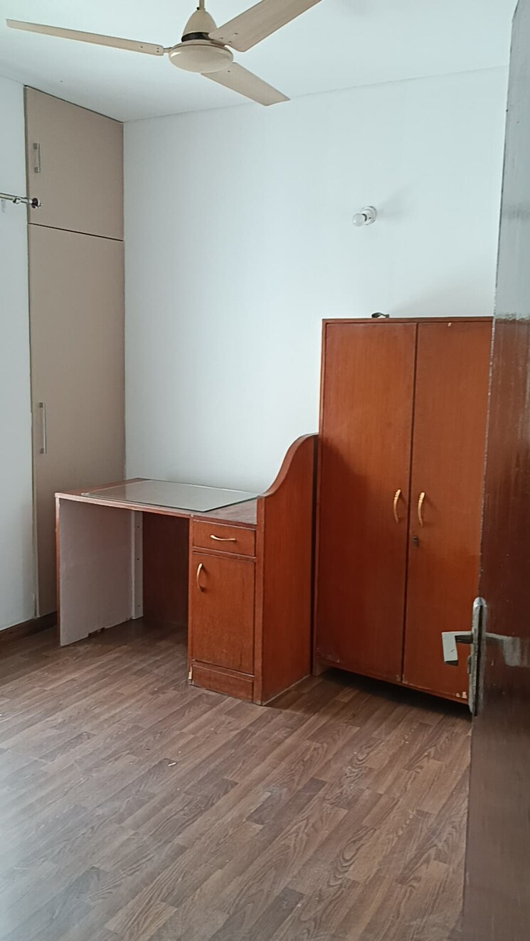 Room, bptp-parkland 4 Bedroom 250 Sq.Yd. Builder Floor In Sector 75 Faridabad 8750215